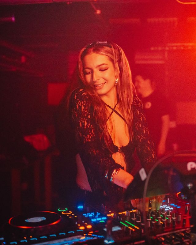 Better late than never! 🎆 Throwing it back to New Year’s - as always I was celebrating with my camera capturing Hereford busiest & best venues - here’s a few of my favourites from the night 📸