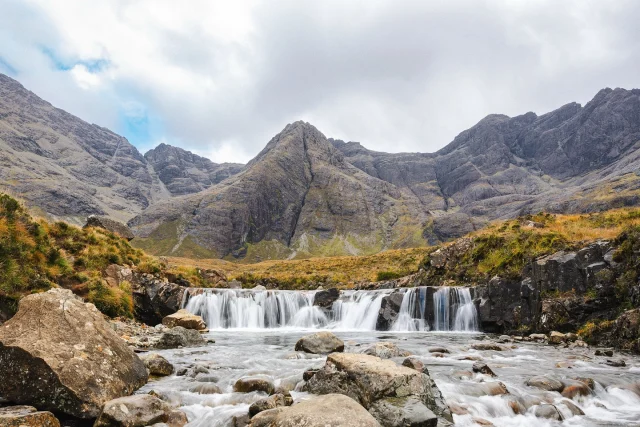 Here’s the last set of photos from my recent trip to Scotland 🏴󠁧󠁢󠁳󠁣󠁴󠁿

I’ve always wanted to get close enough to a Hairy Coo to get a super wide shot and I’m so happy I got the pic 🐮