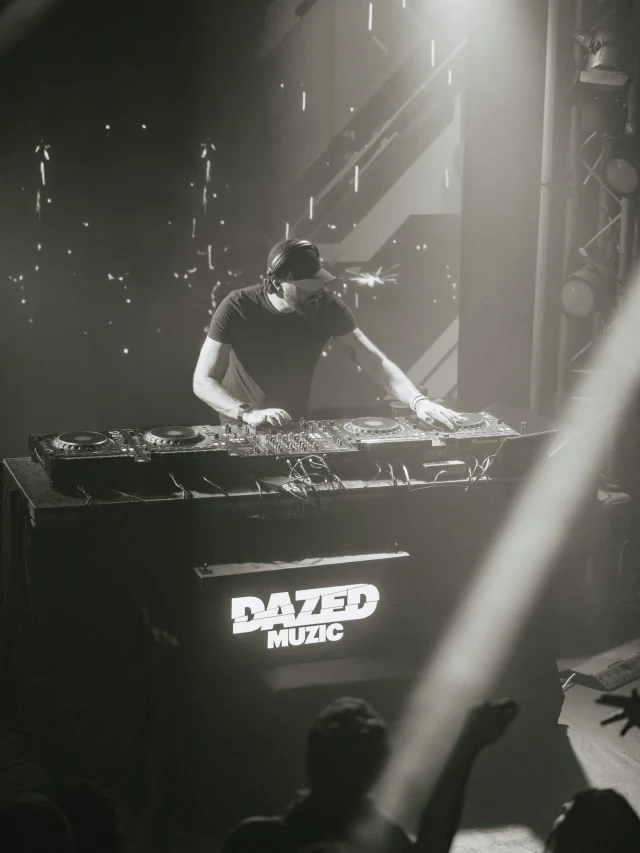 If you told me 8+ years ago at the start of my career that I’d have the opportunity to take photos of one of my favourite dj’s on a boat in Bristol I wouldn’t believe you 🥲⛵️

Massive thankyou to @ohmy_rosh & @dazedmuzic!! 🫶🏼